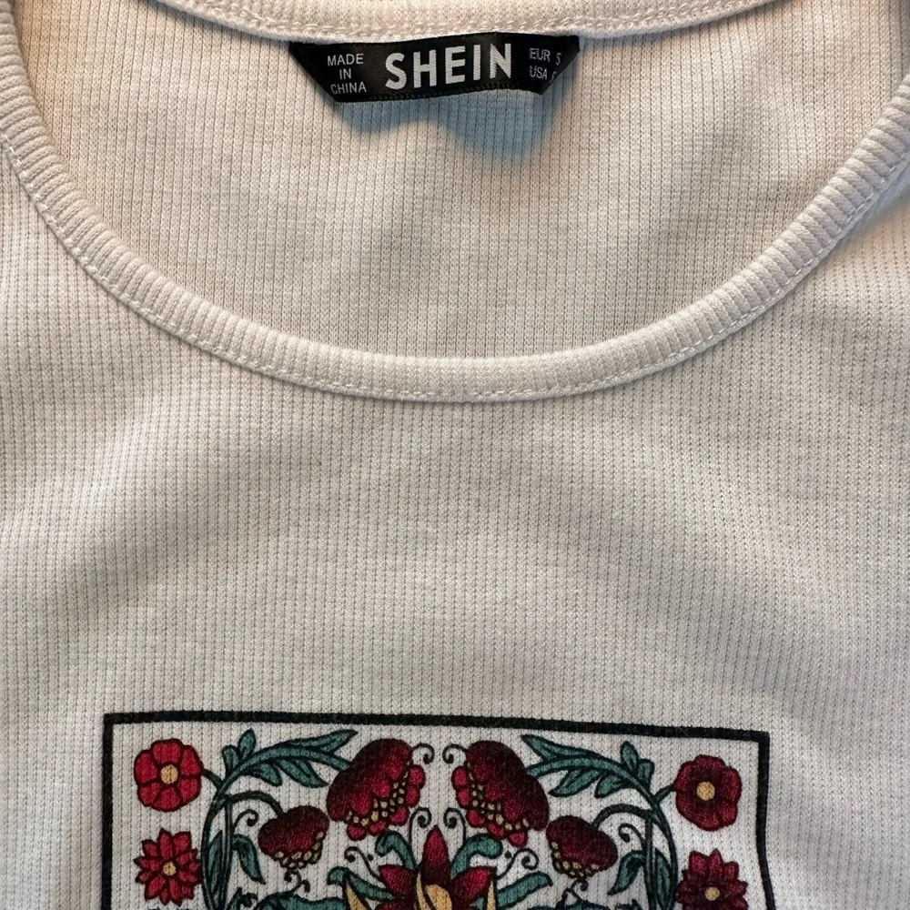 S Graphic Tee Sun Crop Top Short Sleeve Form Fitting with Ruffled Hem - Picture 5 of 5